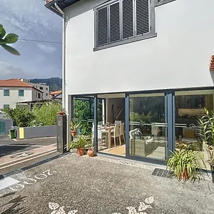 https://solarium-villa-by-atlantic-holiday.madeira-islandshotels.com